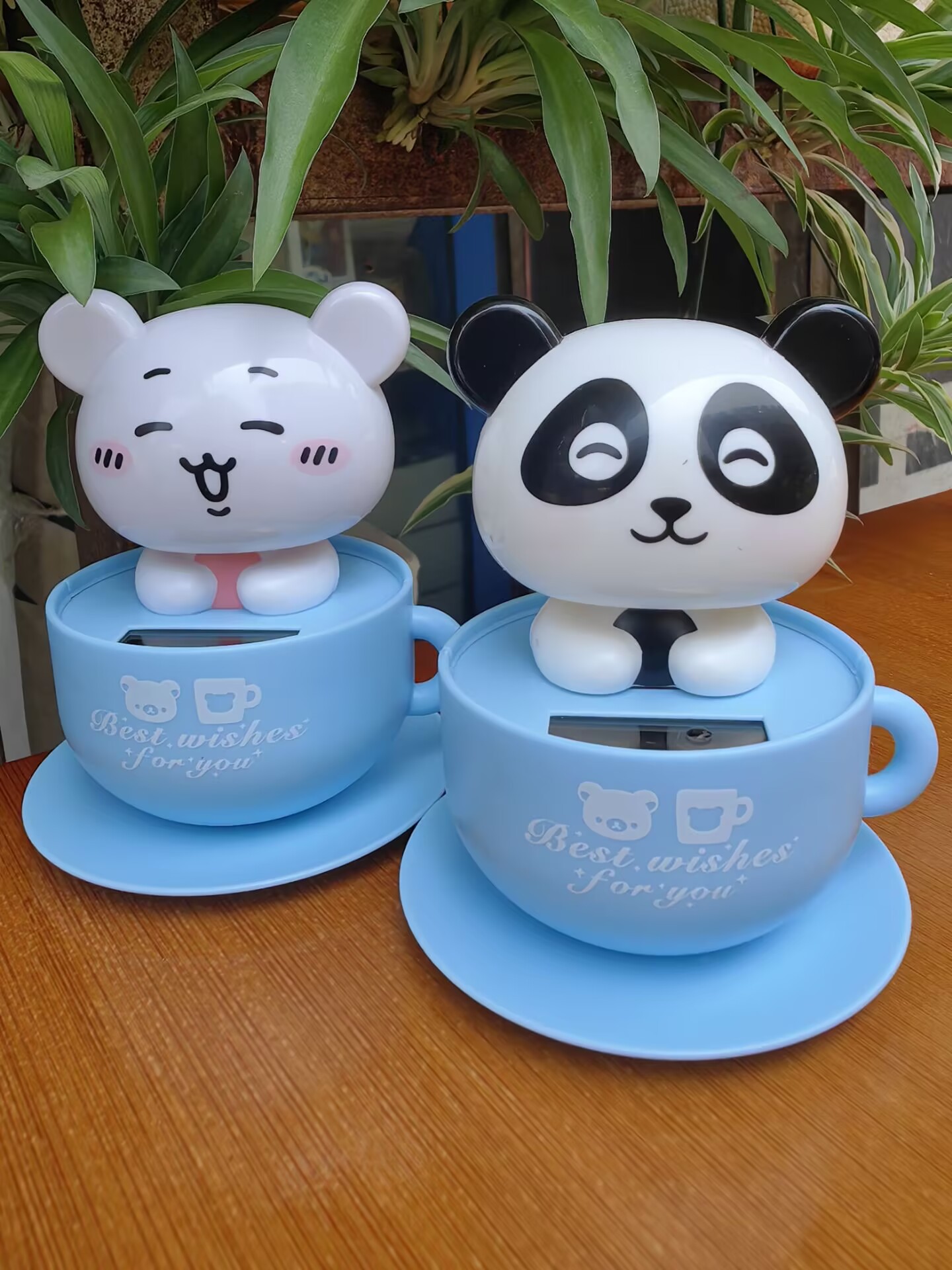 Solar-Powered Panda Bobblehead Ornament, Cute Cartoon Car Interior Creative Decoration, New Model Nodding Doll for Car