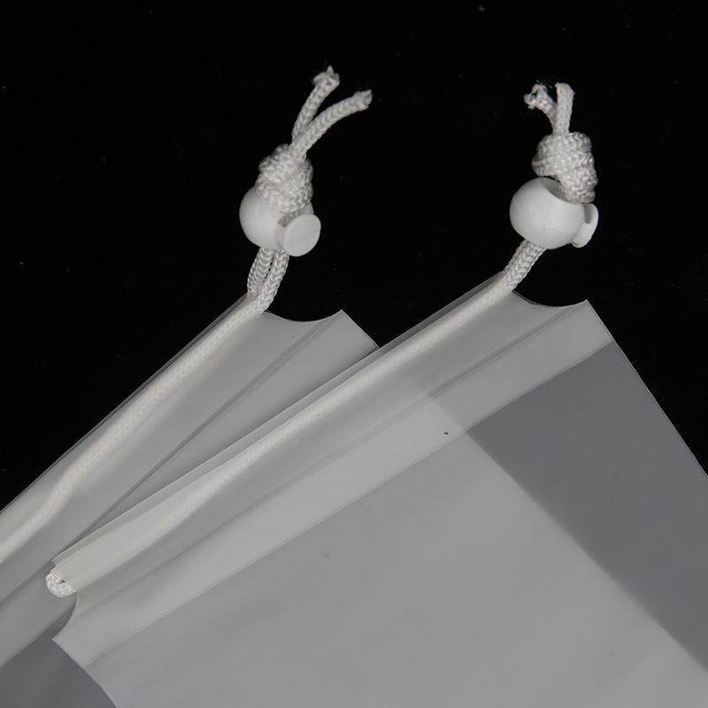 Bolsillo con cordón en blanco pe esmerilado transparente bolsa de embalaje de ropa calcetines plástico al por mayor bolsa de almacenamiento bolsa