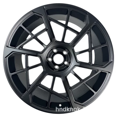 model Obsidian Black version 70kWh, Hub