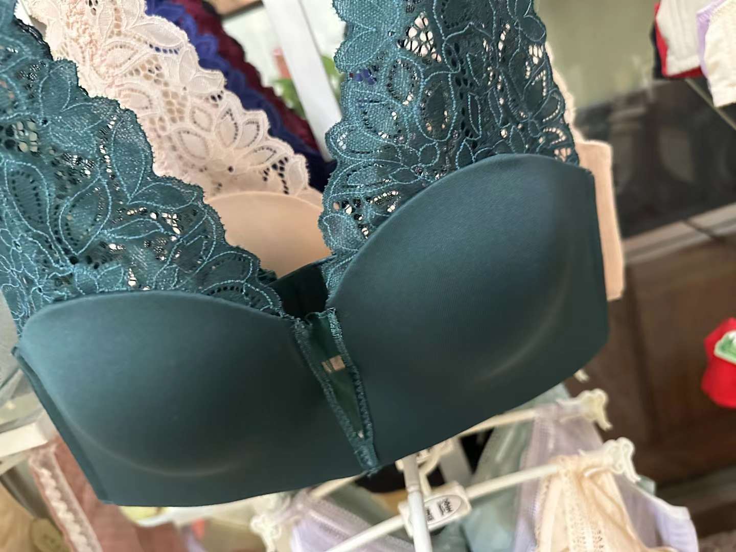 Nuevo sujetador sin costuras brillante colección de ropa interior pecho pequeño push up ropa interior cómoda push up sujetador sin costuras