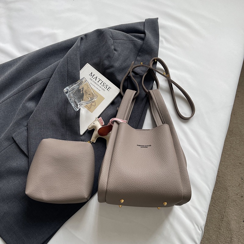 Este año popular simple bolso de cubo portátil para mujeres 2026 nuevo estilo de alto nivel lichi estampado lujoso mochila de hombro