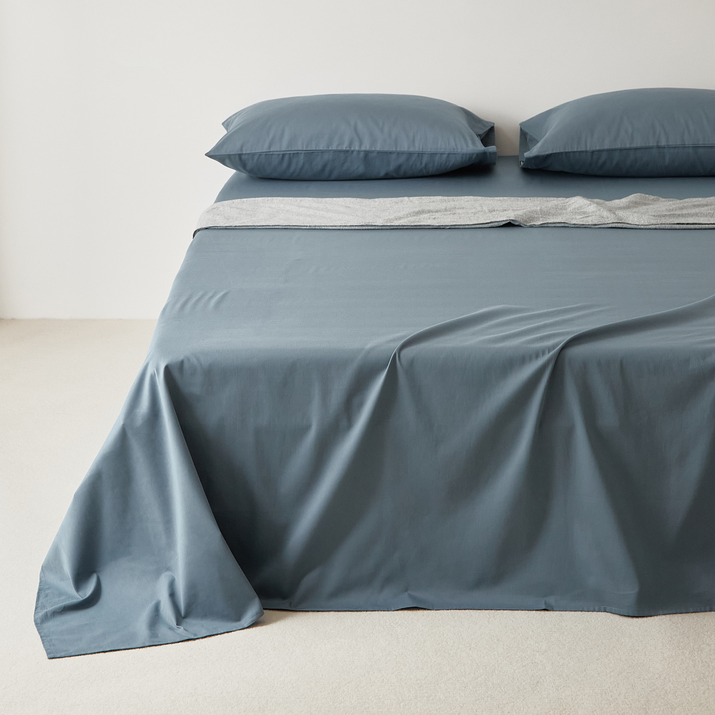 100本の純綿の毛磨き布団は秋冬に厚くて純色がシンプルです。