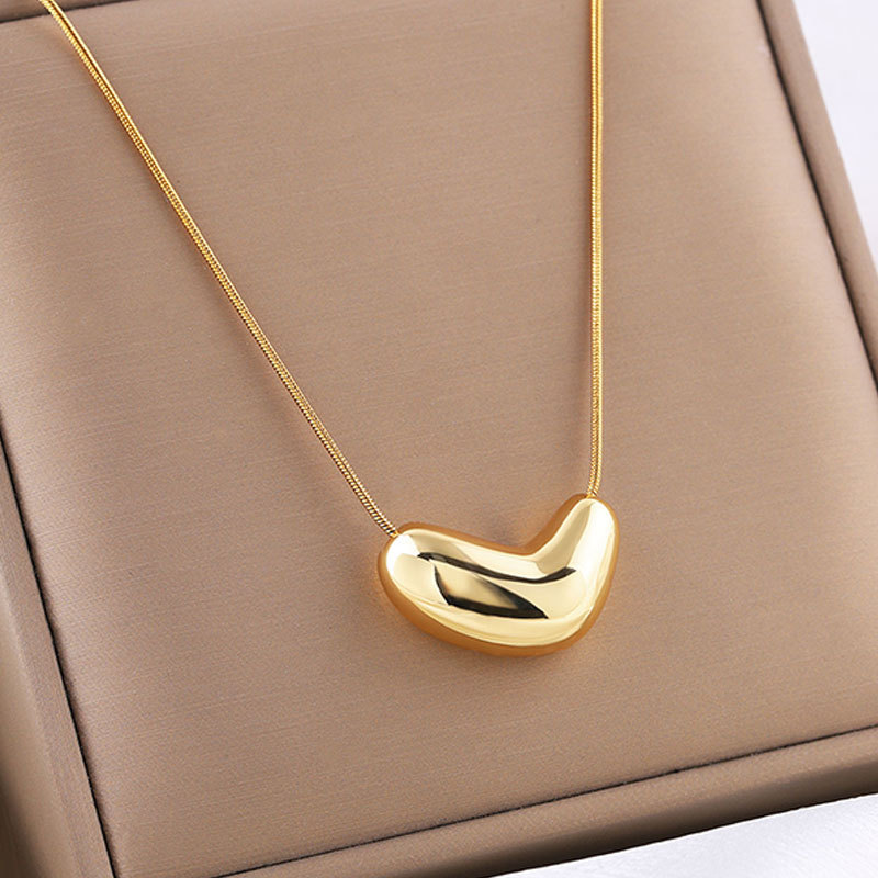 Explosiones transfronterizas amor en forma de V collar de acero de titanio lujoso ligero de lujo alto sentido universal no desvanecido collar de cadena de clavícula de serpiente redonda