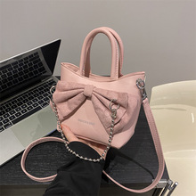 ������Ů��2024�����¿�r�Іμ�ˮͰ�������Yײɫ朗l����б���