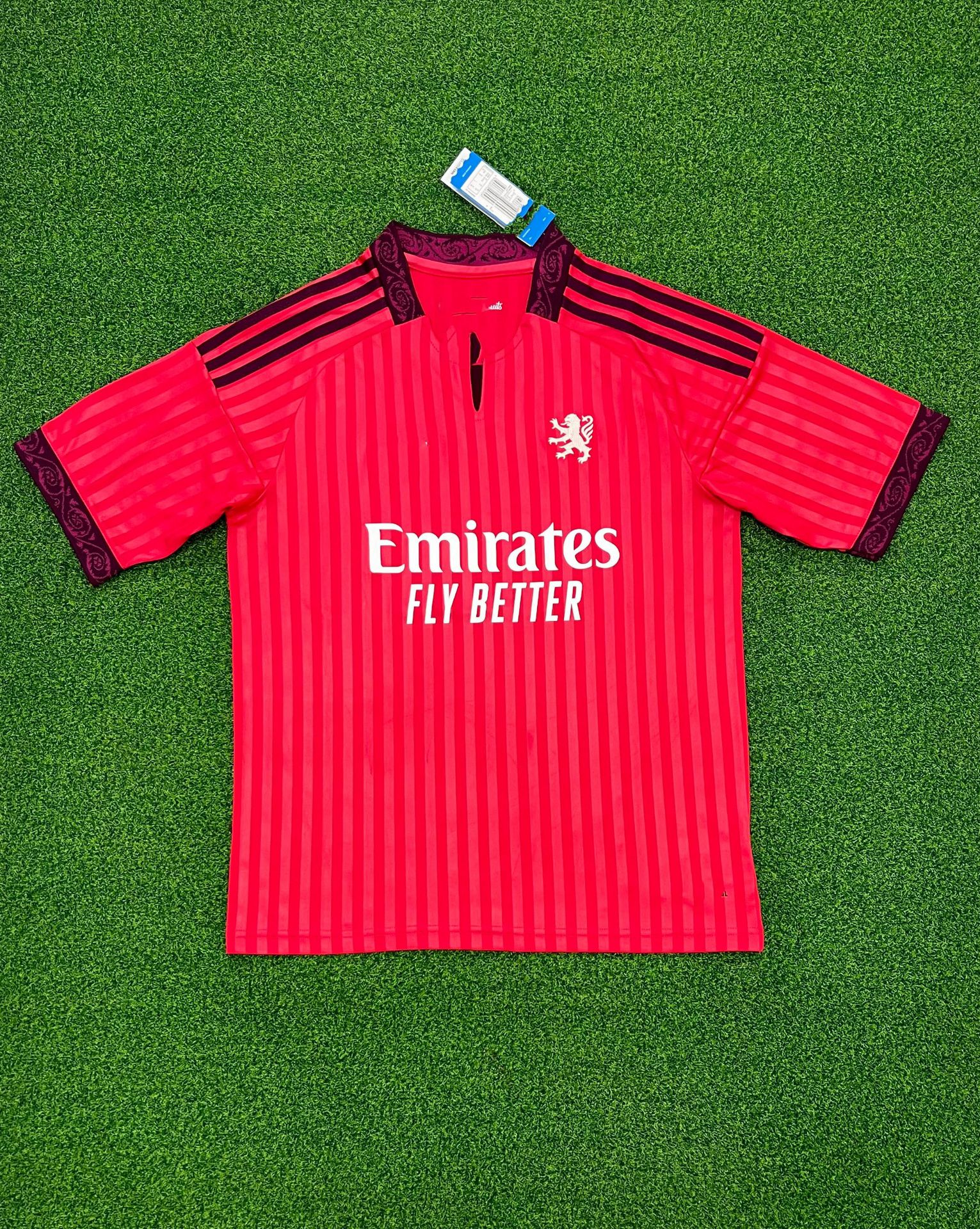 2627 lyon away / S