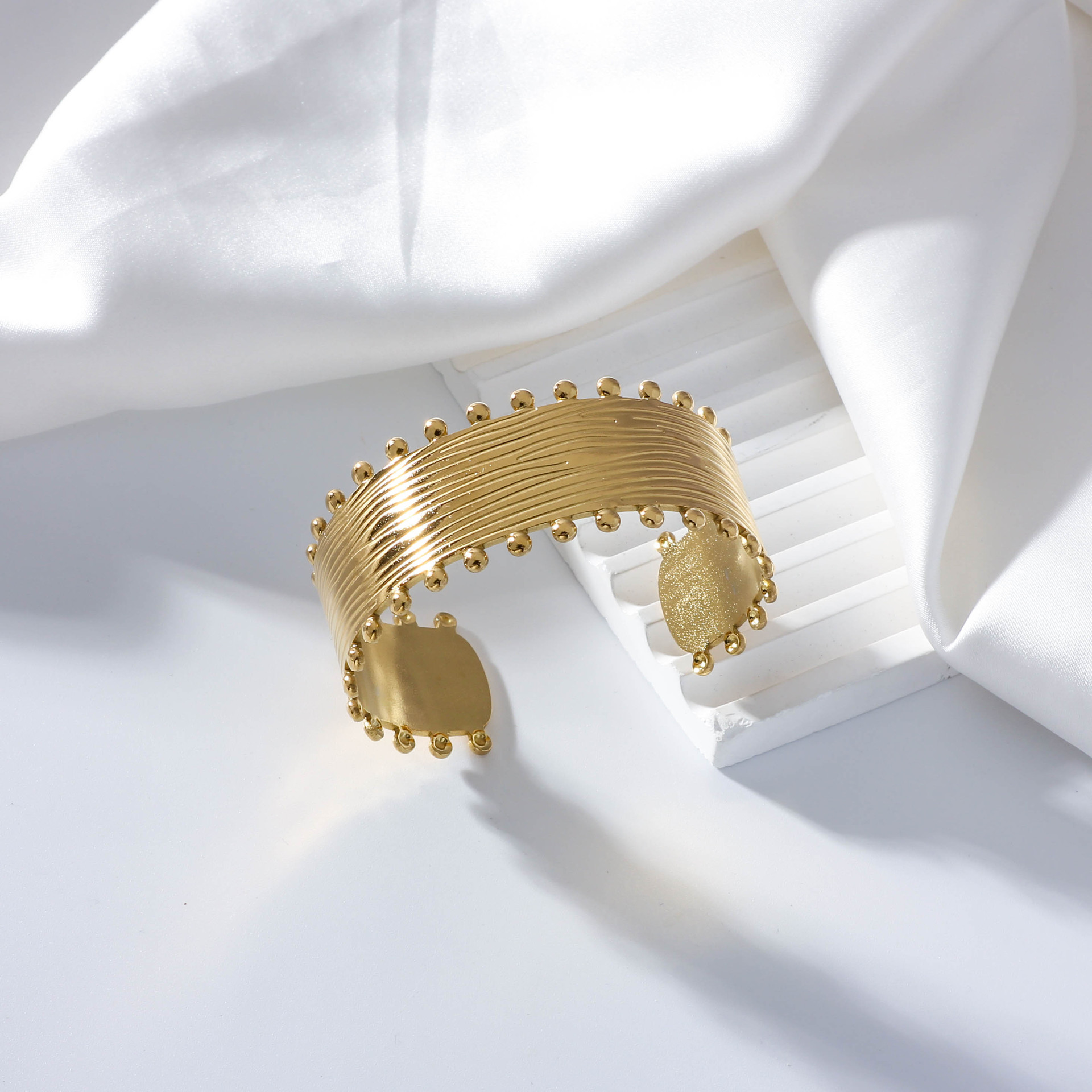 Joyas transfronterizas personales de diseño de pulsera de textura abierta nicho popular joyas de mano de patrón retro al por mayor