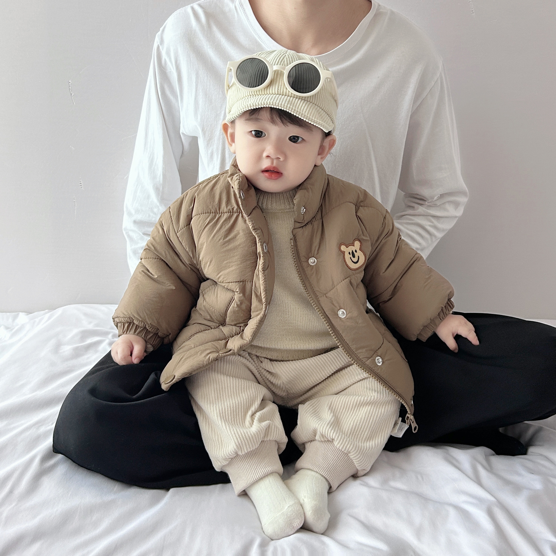 Los niños coreanos de moda Fan niños de collar de algodón de terciopelo ropa de algodón femenina letras de invierno abrigo caliente