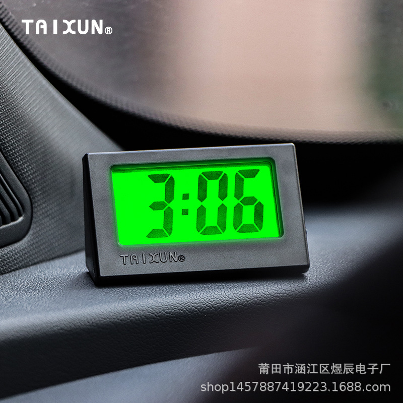 Reloj de triángulo luminoso reloj de coche panel de instrumentos de control central reloj electrónico antisísmico resistente a altas temperaturas coche reloj pegajoso portátil al por mayor