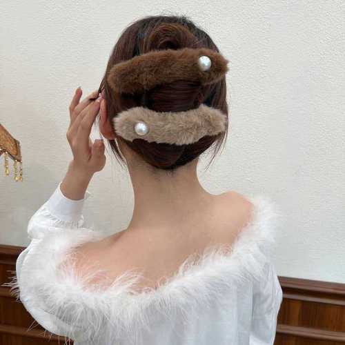 Autumn and winter pearl hair hair clips for women with hair on the back of the head, one-word gripping clips, temperament plush hair clips, duckbill clip headwear