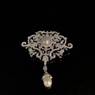 French Retro Court Tassel Pearl Luxury Pin Suit Dress Collar Brooch Accessories High-end Crystal Corsage