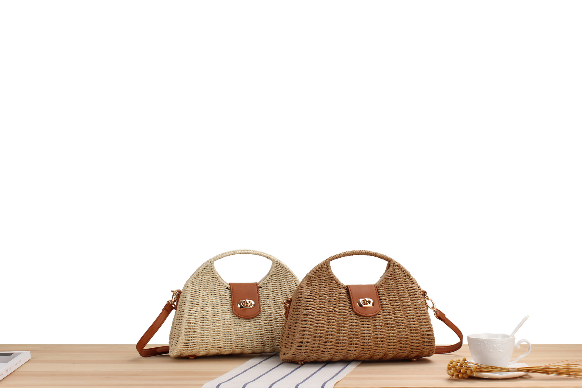 Women's Small Paper String Solid Color Vacation Classic Style Weave Magnetic Buckle Straw Bag display picture 1