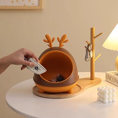 鹿の玄関の鍵の収納ケースに入れて、玄関の下駄箱に入れます。
