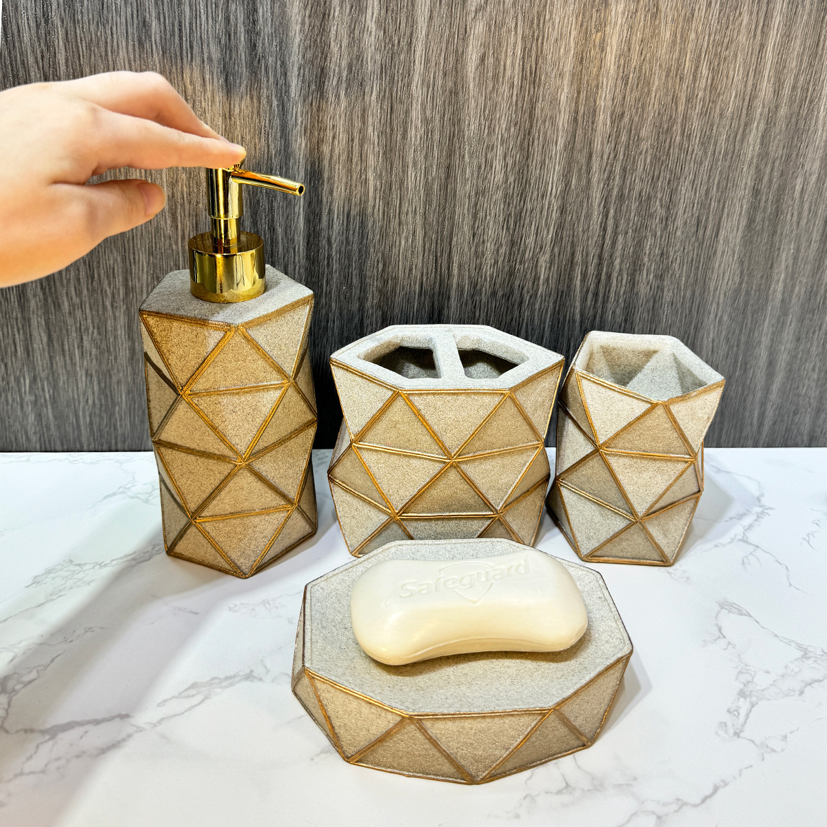 Cuatro piezas de baño de arena pintada set de baño hotel creativo enjuague set de inodoro decoración set de jabón