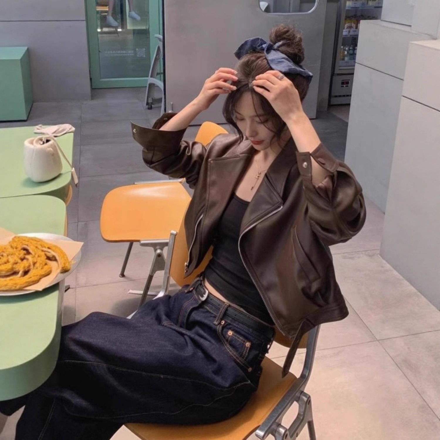 Short Leather Jacket for Women, Spring and Autumn Fashion, Slim-Fit Leather Coat, Stylish Turn-Down Collar, Petite Pu Leather, Slimming Versatile Jacket