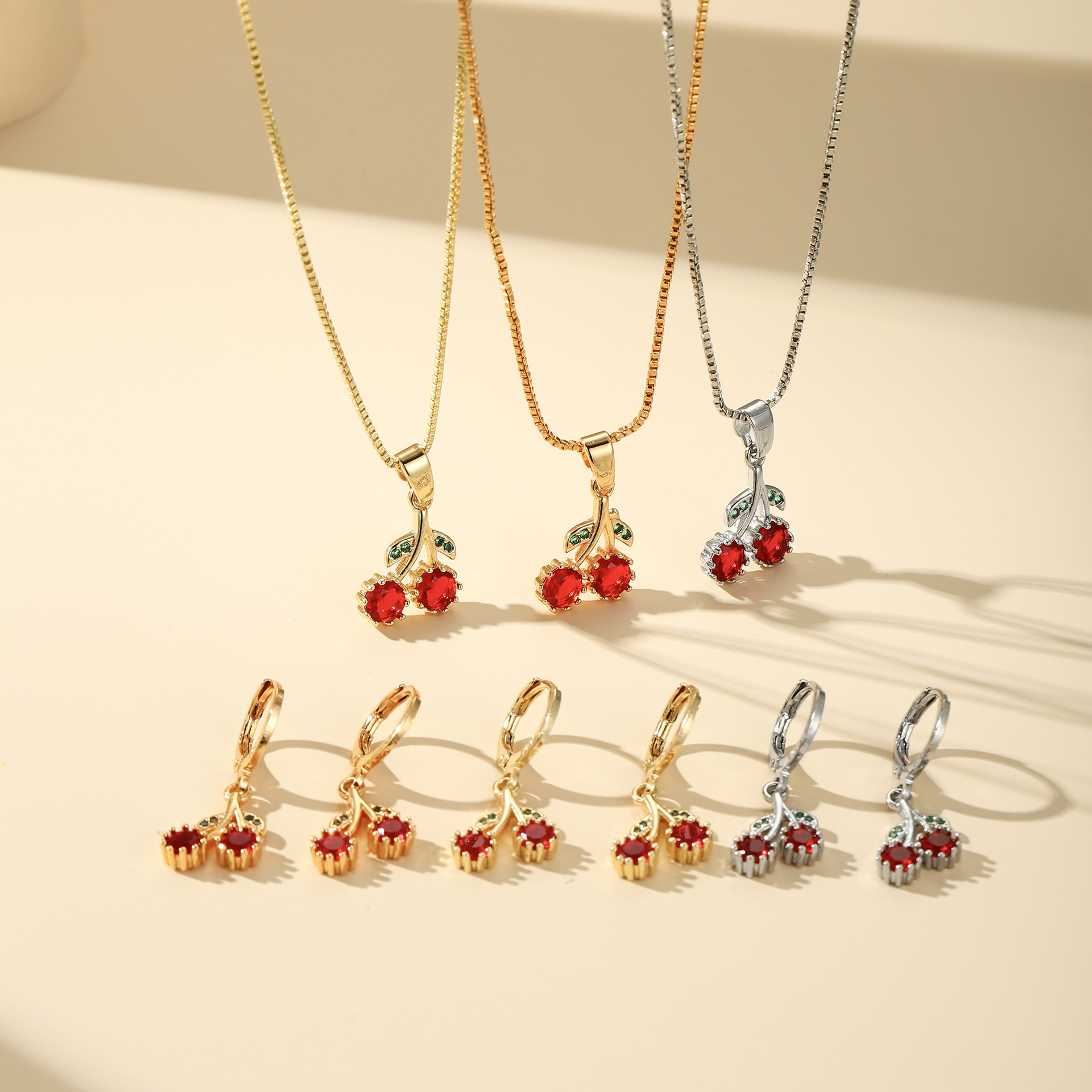 Comercio electrónico transfronterizo Zircon accesorios collar de cereza nicho femenino diseño conjunto de pendientes moda universal cadena clavícula al por mayor