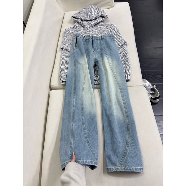 Spring loose straight jeans