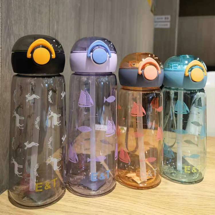 Mingtong nueva taza de plástico 580ml estudiante taza de agua portátil paja rebote cubierta espacio taza deportes al aire libre hervidor de agua