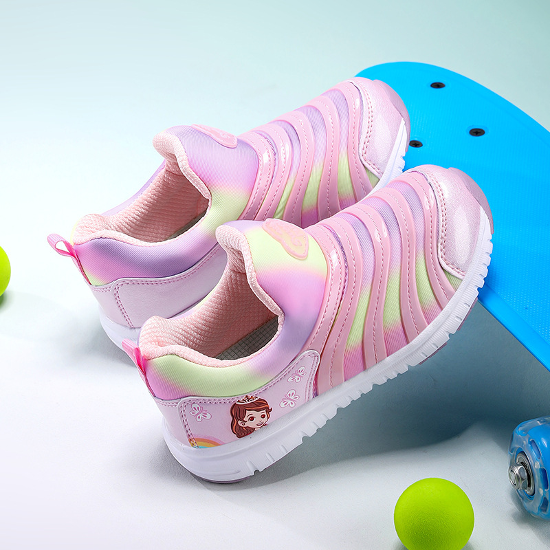 Zapatos infantiles de oruga primavera y verano nuevos zapatos transfronterizos transfronterizos de malla transpirables suaves zapatos deportivos para niños pequeños y medianos zapatos de bebé