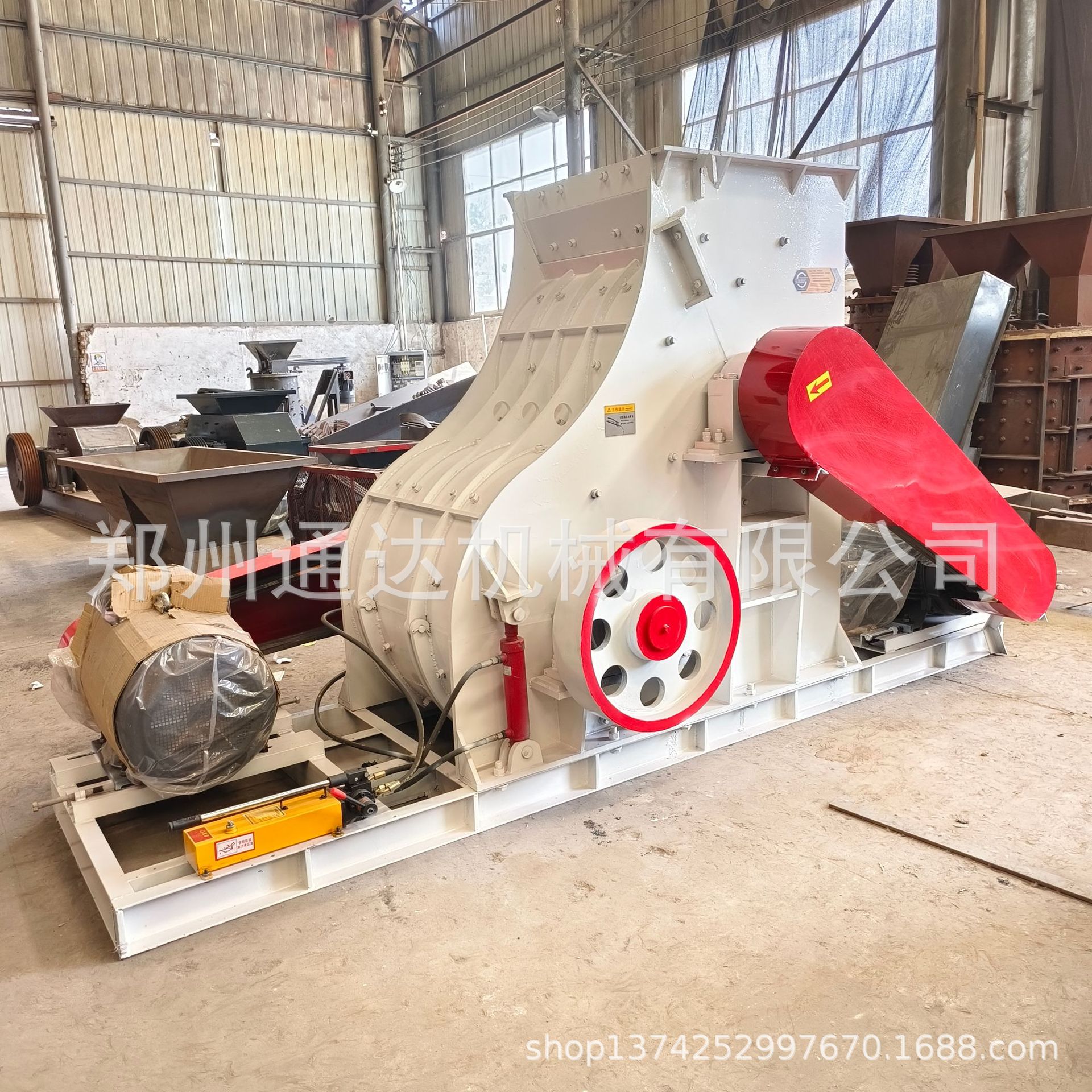 供应玄武岩钾长石制砂机石灰岩破碎机石子粉碎机