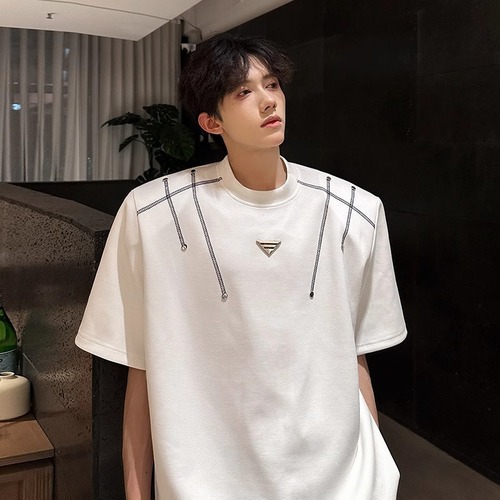 2025 thin shoulder pad t-shirt for men, summer, indie design sense, cool and stylish, American high street, sophisticated, small collar, short