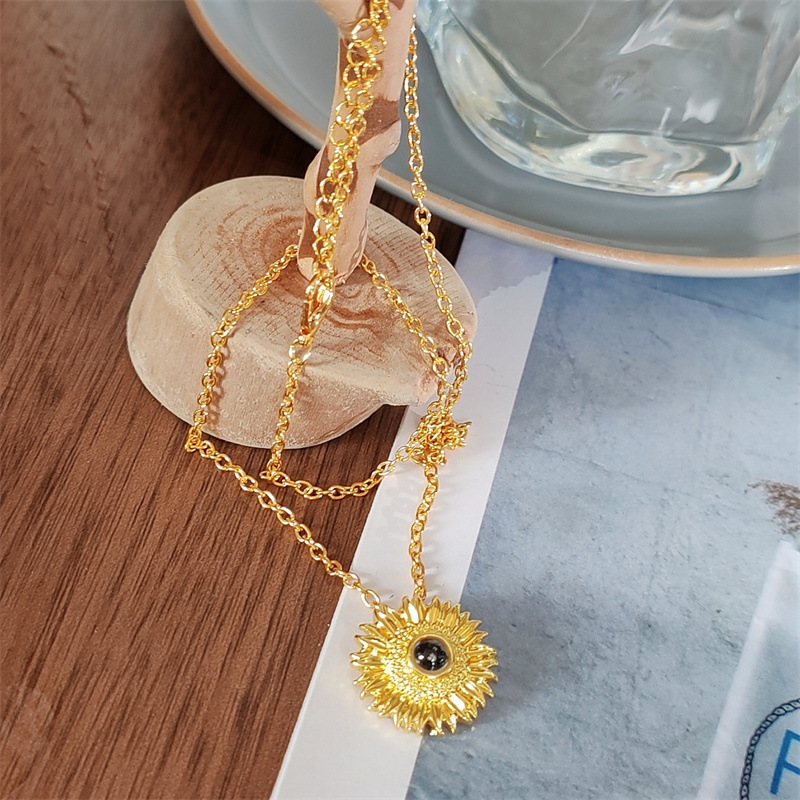 New Fashionable and Elegant Sunflower Jewelry Pendant Necklace Sunflower Necklace Projection Necklace Friendship Necklace_voghion.com