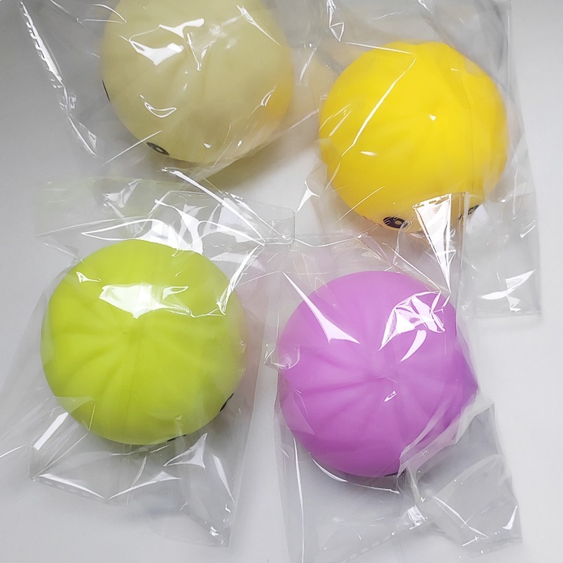 Simulación de espejo cruzado pellizco pellizco música dibujos animados emoticon gran bolón reducción de compresión juguete rebote lento ventilación reducción de compresión artefacto explosión