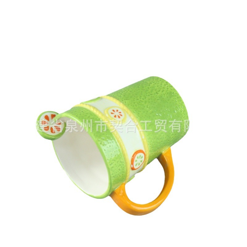 Taza en relieve de cerámica Taza de agua en rodajas de limón fresco pintada a mano Taza creativa hecha a mano Taza de fruta creativa