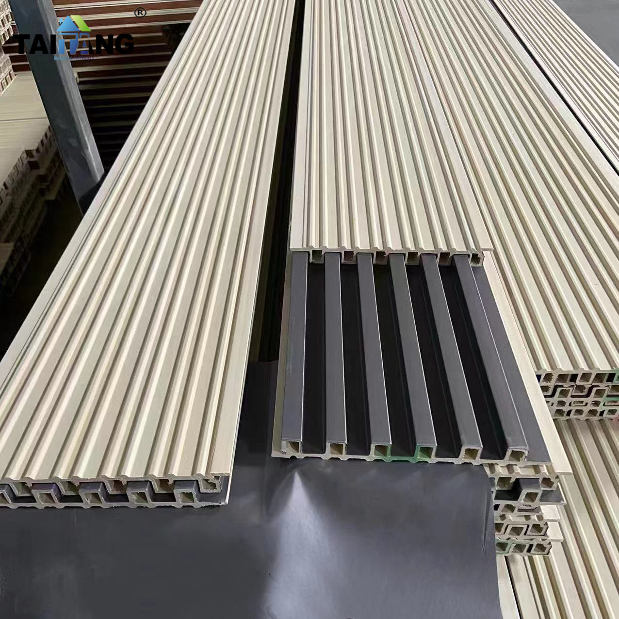 Patio coextruido de segunda generación Gran Muralla Tablero impermeable y anticorrosión Plástico Madera Placa de pared exterior Rejilla al aire libre