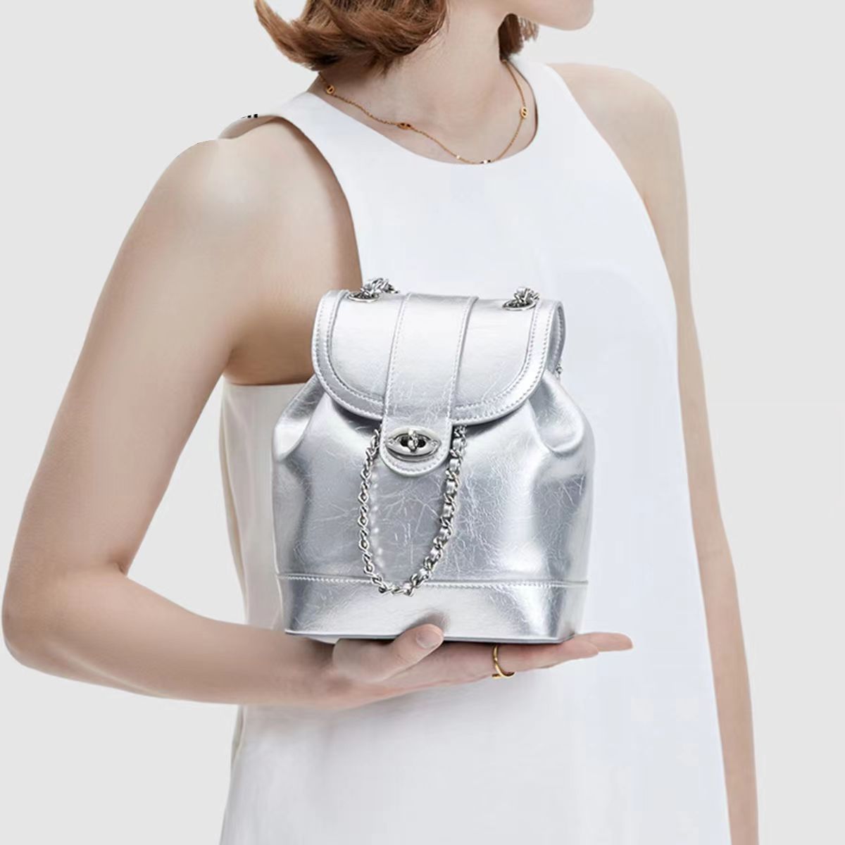 Mochila para mujer Mochila para mujer 2024 nueva mochila de viaje de cadena mochila de tarjeta plateada