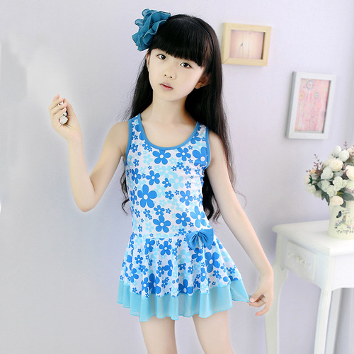 Children's swimwear set with romper for girls and boys, includes swim trunks for boys and swimwear for girls, suitable for street stalls.
