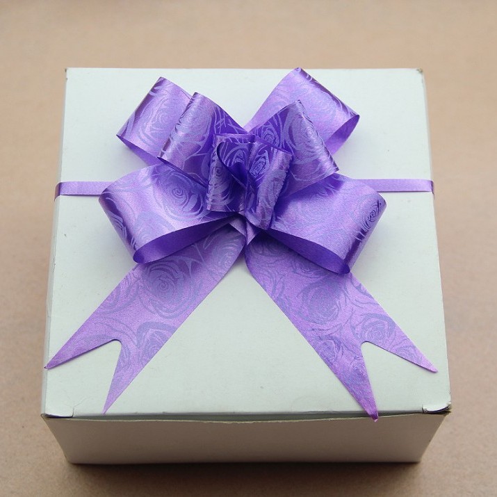 Fabricante al por mayor de empaques de flores para regalos navideños, cinta con borde dorado, 30 flores medianas atadas a mano.