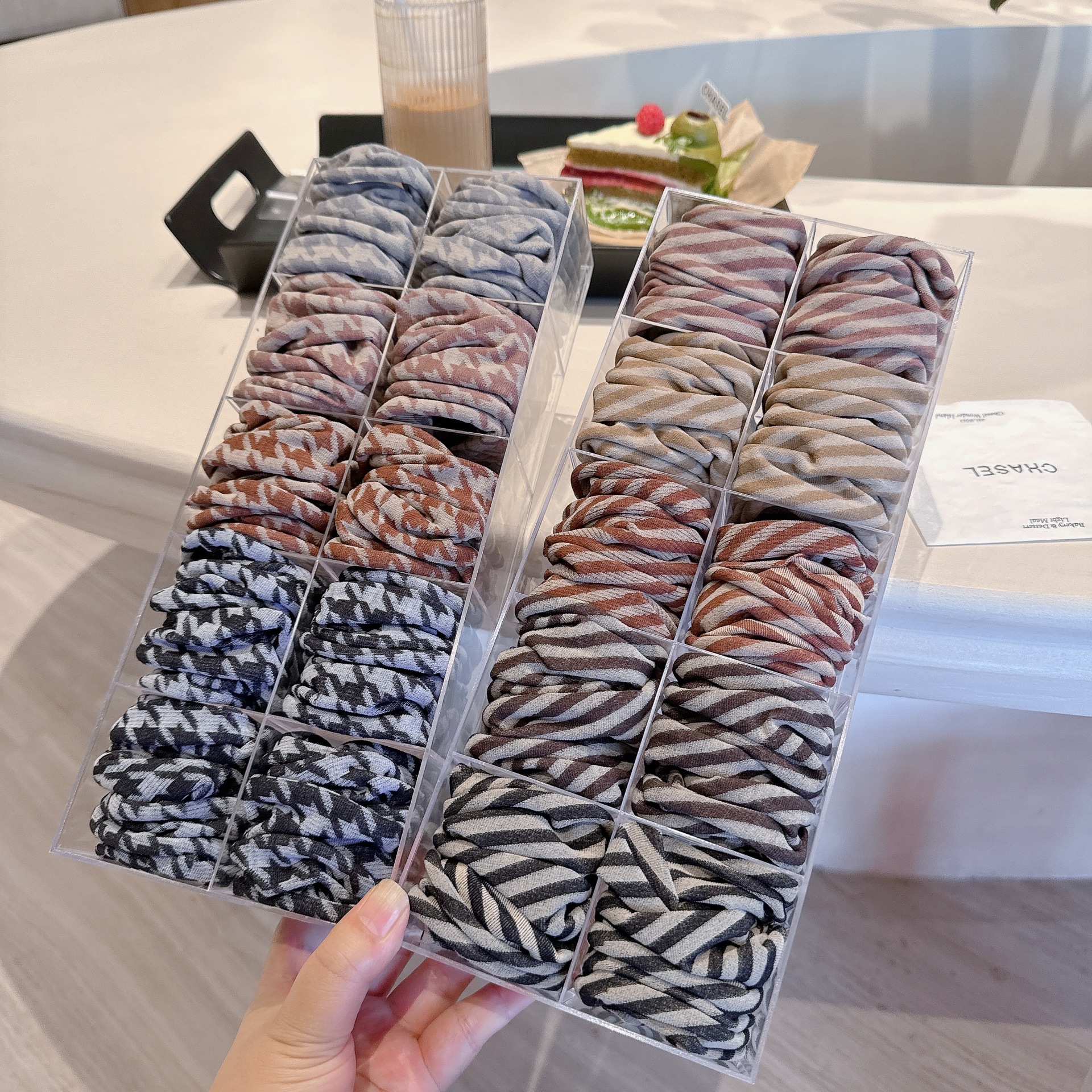 New arrivals from South Korea's Dongdaemun—highly elastic, autumn/winter-style internet-famous hair ties; chic wide-version hair accessories for elegant ponytails, designed with a minimalist aesthetic for women.