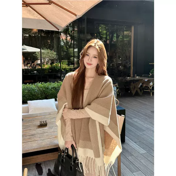 Autumn and Winter High-End Contrasting Color Shawl for Women to Wear for Travel 2025 New Large Scarf Thickeneded Cape Cloak