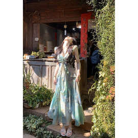 法式林间浮夏气质度假吊带连衣裙晕染夏季新款收腰