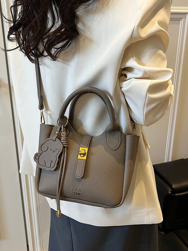 Bolsa de cubo portátil con patrón de lichi para mujer 2025 nueva moda urbana