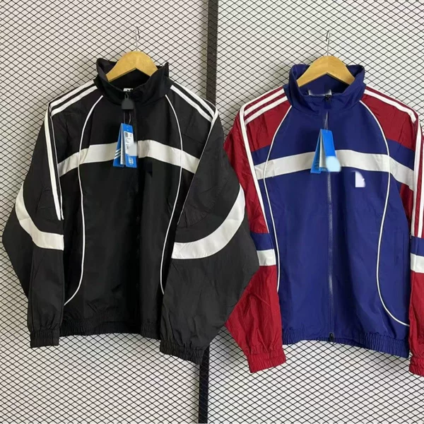 Spring and autumn season color-blocked college-style jacket for men, featuring a stand-up collar, embroidered logo, simple design, and breathable fabric. 3797