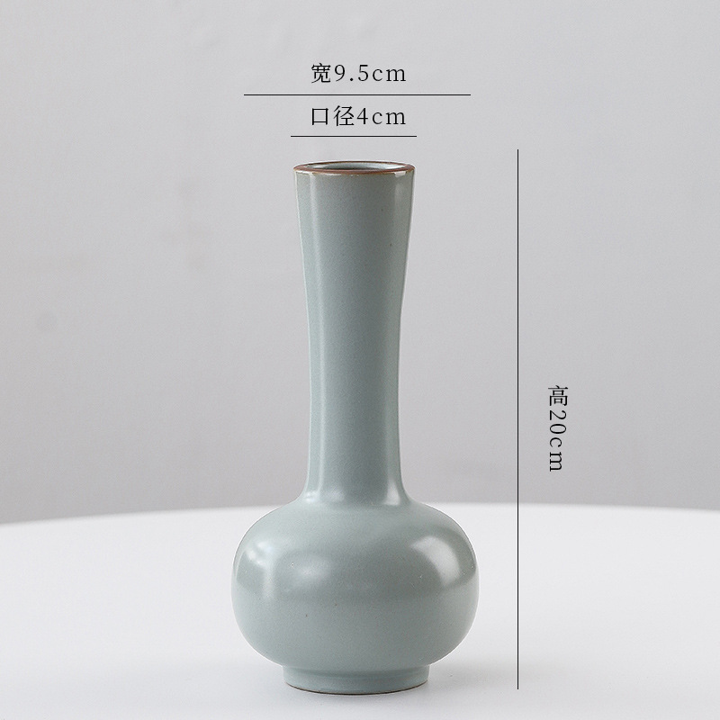 汝窯花瓶陶磁器中国式高級感民宿ホテルに生花を挿します。|undefined