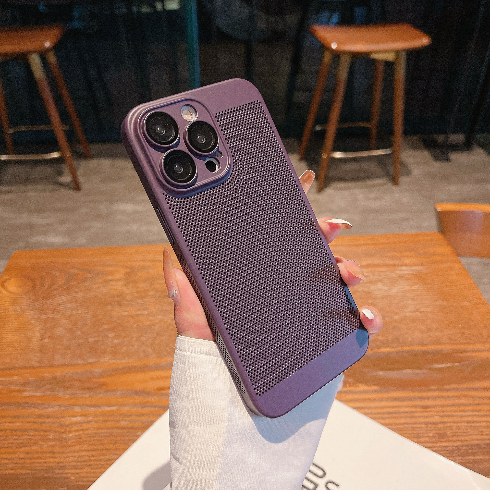 Adecuado para el verano iPhone15 enfriamiento transpirable teléfono móvil caso de malla Apple 13promax lente película cubierta PC