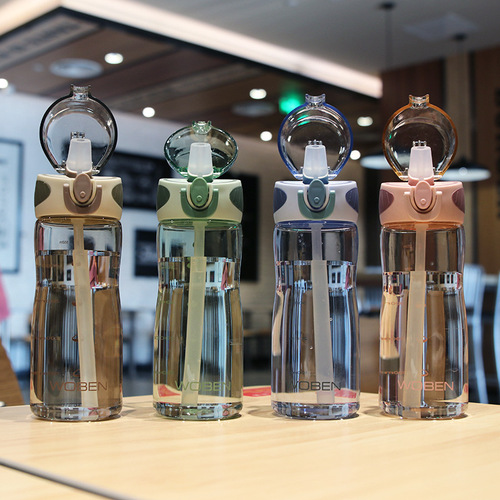 Summer new sports water bottle female student portable handle scale straw water cup bouncing adult pregnant woman plastic cup