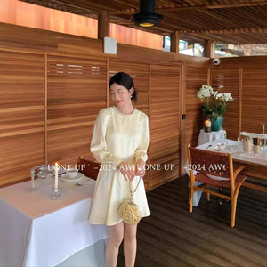 UONE法式复古珍珠领连衣裙女气质高级感收腰显瘦纯色短裙复古风