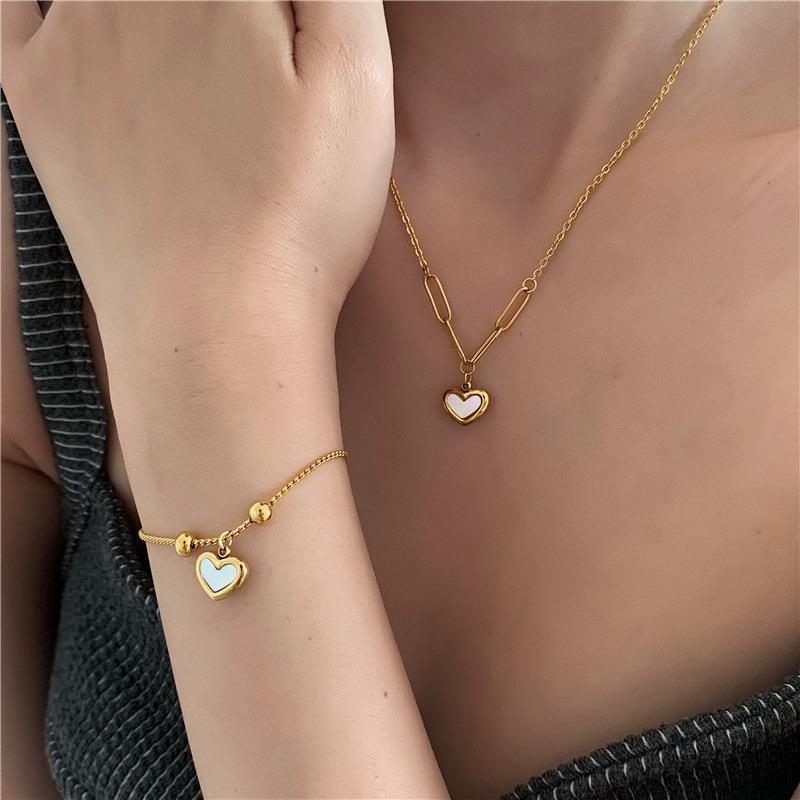 6g Weight Pendant Necklace Classification 1 Piece Quantity Daily Occasion Titanium Steel Material Heart Shape Pattern Women'S Gender Plating Design Retro Style Retro Heart Shape Titanium Steel Plating Pendant Necklace 1 Piece 无