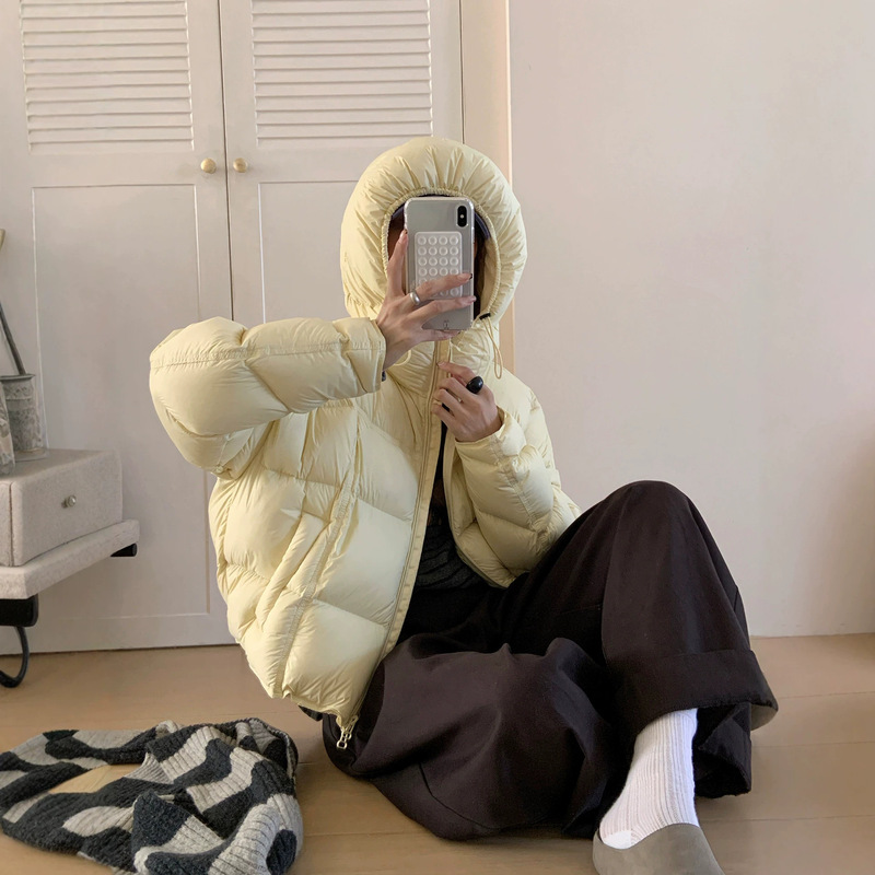 95% white duck down puffer jacket for women, 2026 winter new style, hooded, warm, short-length, thick bread jacket for petite individuals 95% white duck down puffer jacket for women, 2026 winter new style, hooded, warm, short-length, thick bread jacket for petite individuals