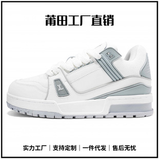 ����Ь�H��ͬ��TrainerС�ֶ�������ЬŮ�ٴ��\�����e�а�Ь
