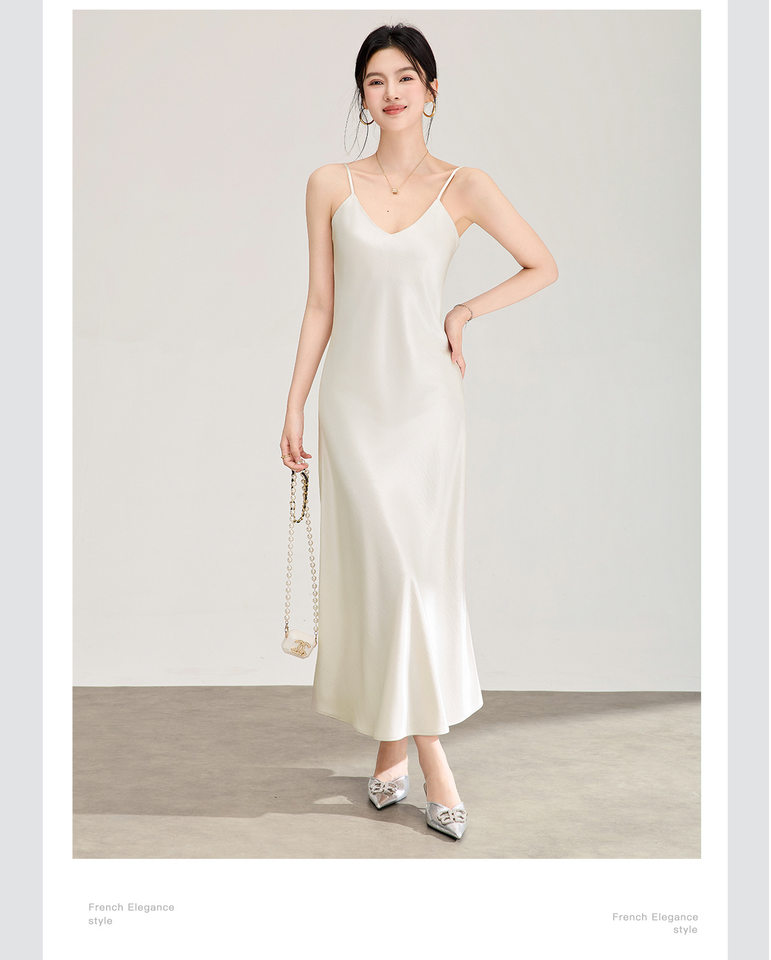 Đầm maxi nữ satin dáng suông, cổ yếm dây mảnh, thiết kế xéo cạnh — màu đen chi tiết 8