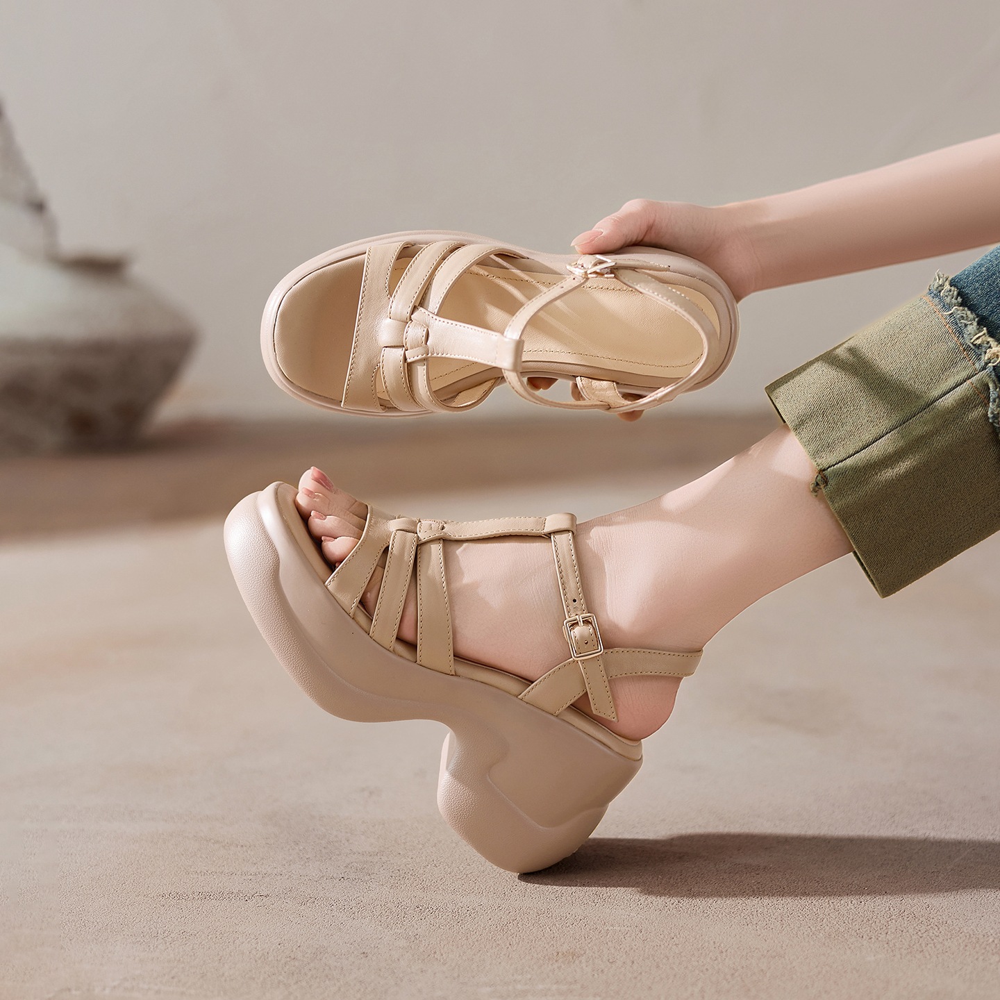 Sandal nữ hở mũi da bò thật gót xuồng đế dày quai chữ T — màu trắng ngà