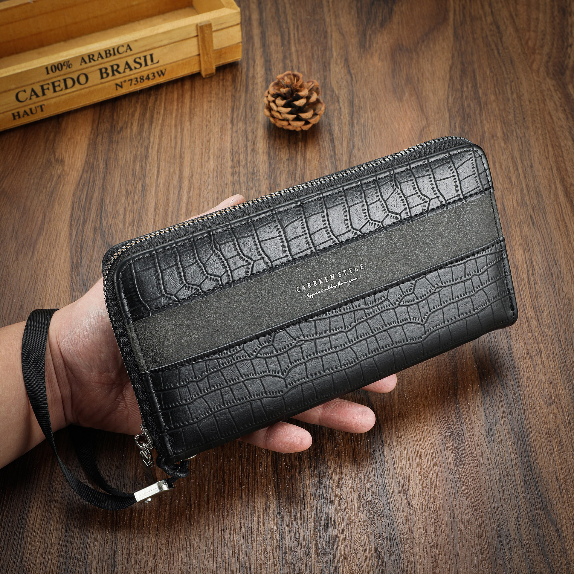 Wallet with zipper