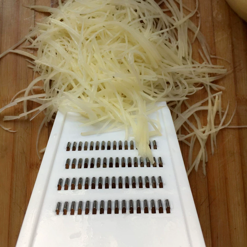 Устройство резки: shaved shredded картофель; терки для натирания и резки доски для толкания морковной шелковицы, пластиковая тонкая круглая проволока; трение шелк