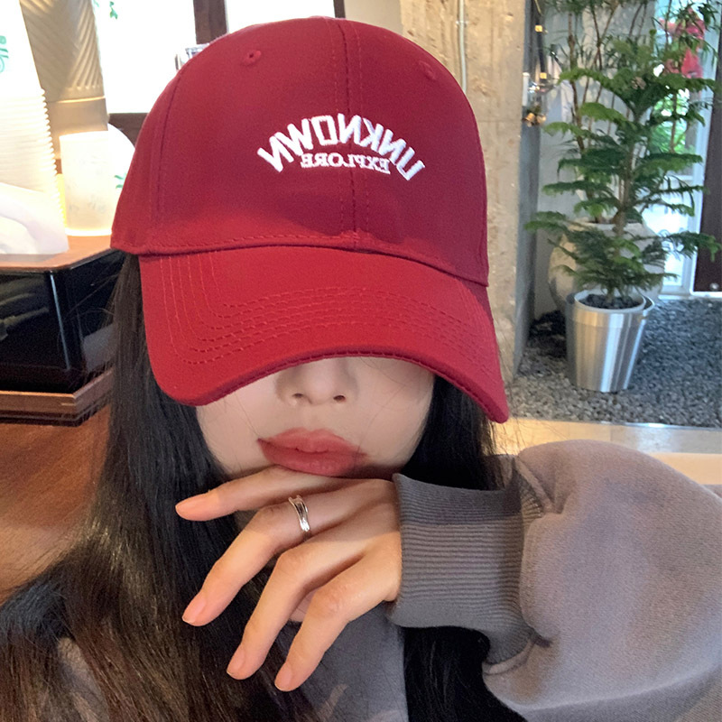 Sombrero de béisbol bordado de letras simples para mujeres primavera y verano estilo coreano casual versátil retro rojo cara gorra de lengua de pato