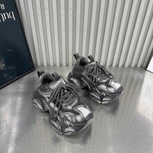 �羳���Q���l�������ϵ�ЬŮ2026�ļ��¿������ɸ��\�����eЬ