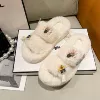 Молочно-белый